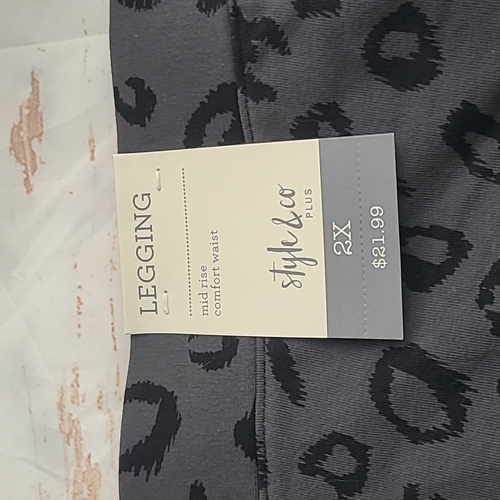 Style & Co. Leggings .. 2x .. Mid Rise .. Comfort Waist .. Black Cheetah - Picture 2 of 4